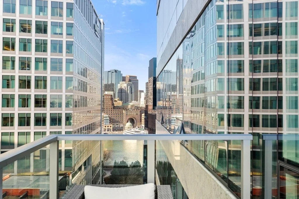 50 Liberty Dr, Seaport District