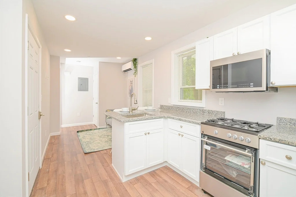23 Warwick, Roxbury