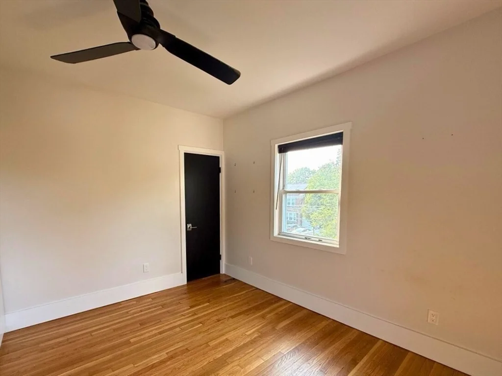 287 Walnut St, Stoughton