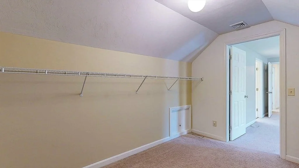 12 Coldbrook Rd, Millbury