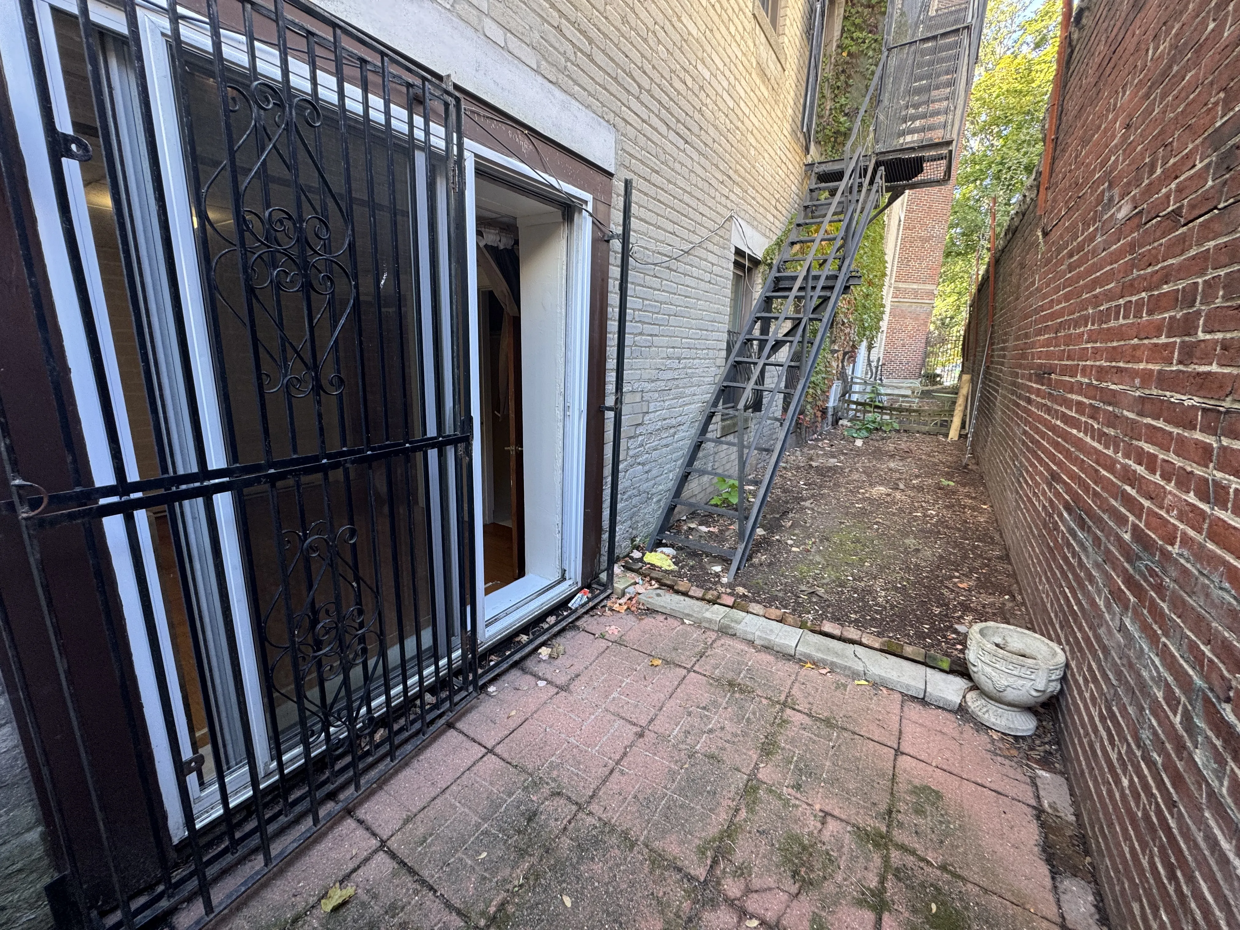 352 Riverway, Mission Hill