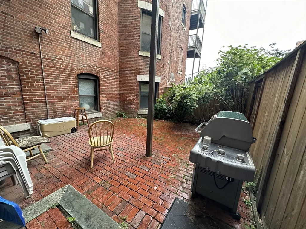 108 Gainsborough St, Fenway