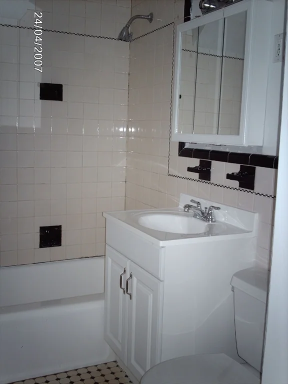 518 Watertertown St, Newton