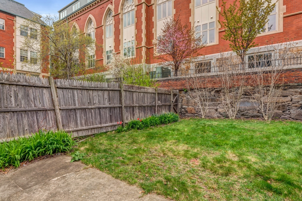 210 W 8th, South Boston