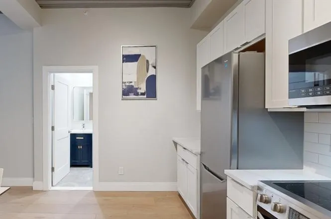 44 Bromfield St, Downtown