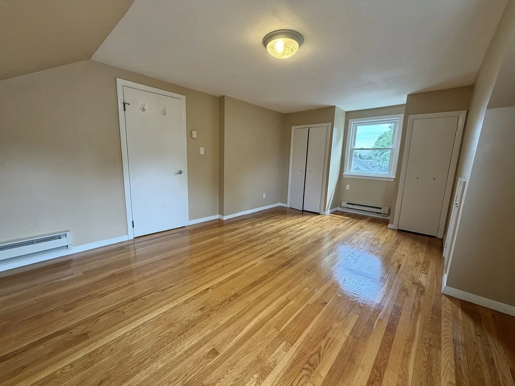 17 Hatfield Rd, West Newton