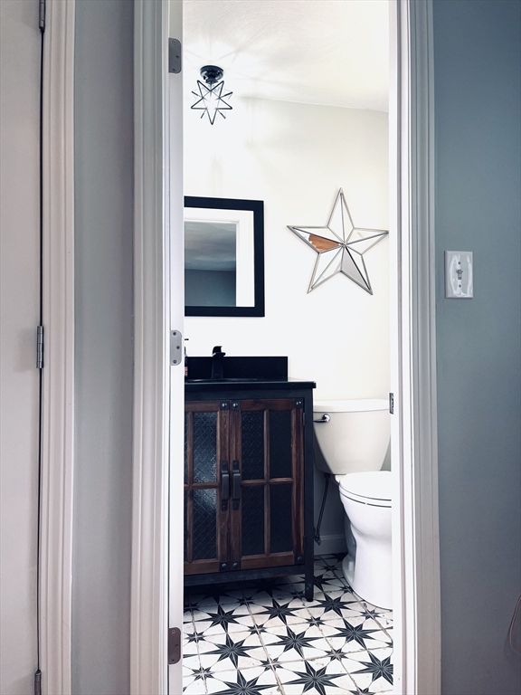 34 Hillside Dr, Shrewsbury