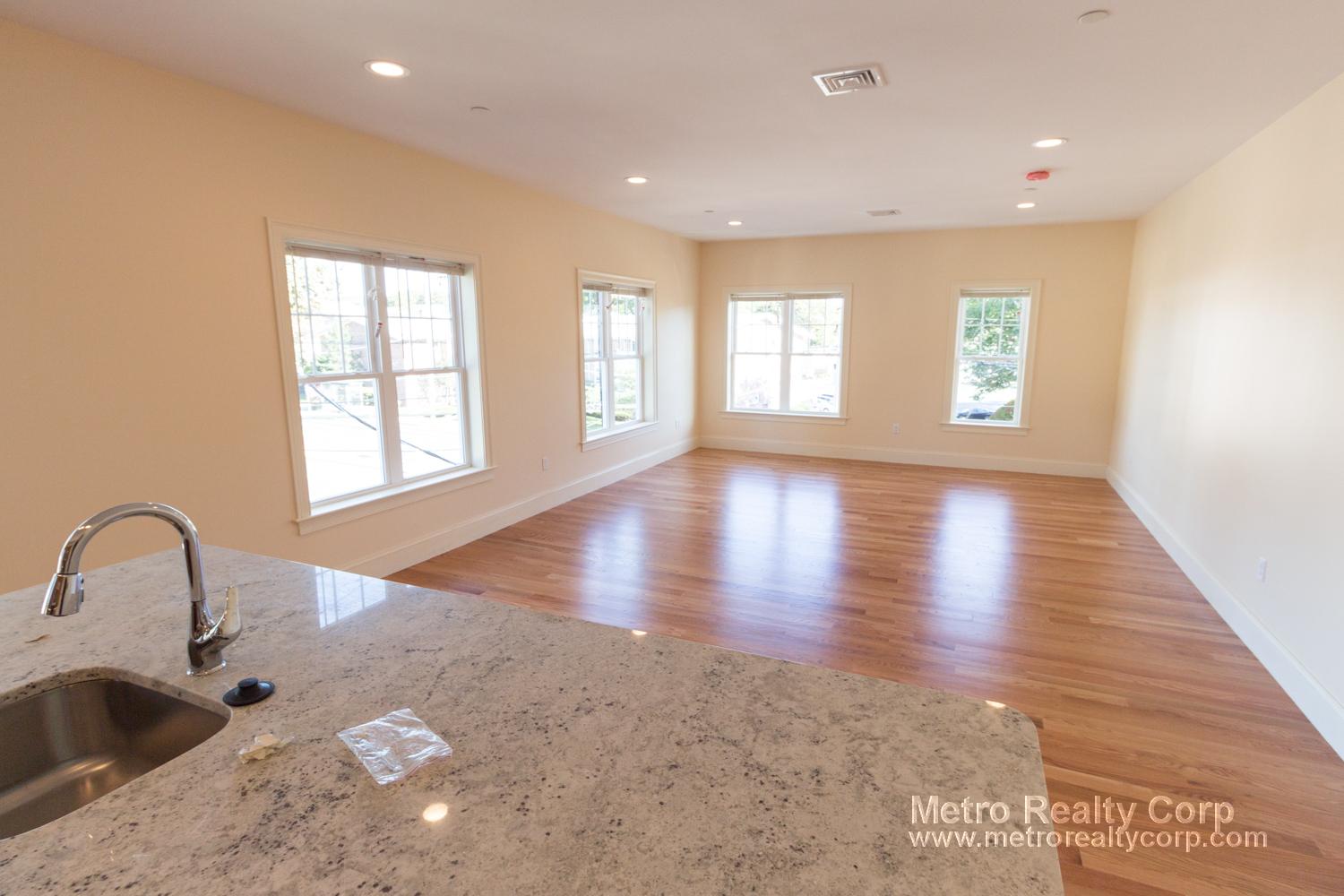 5165 Washington St, West Roxbury