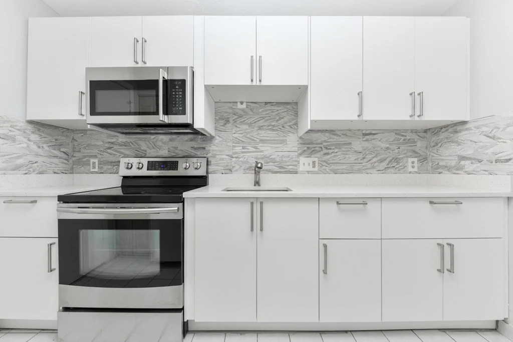 900 Governors Dr, Winthrop Center