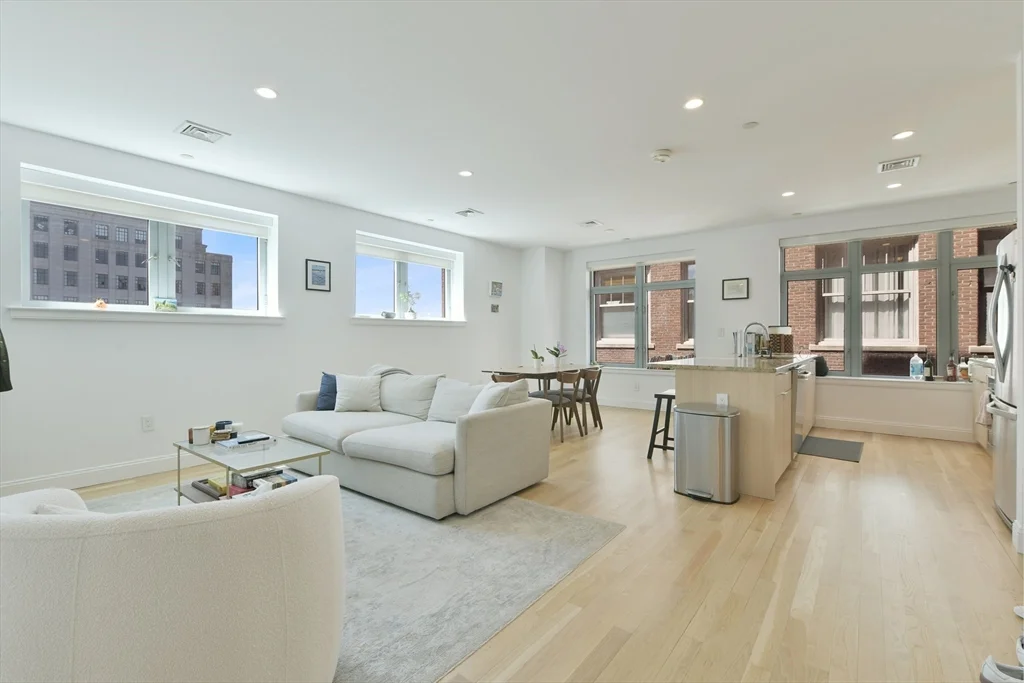 425 Boylston St, Back Bay