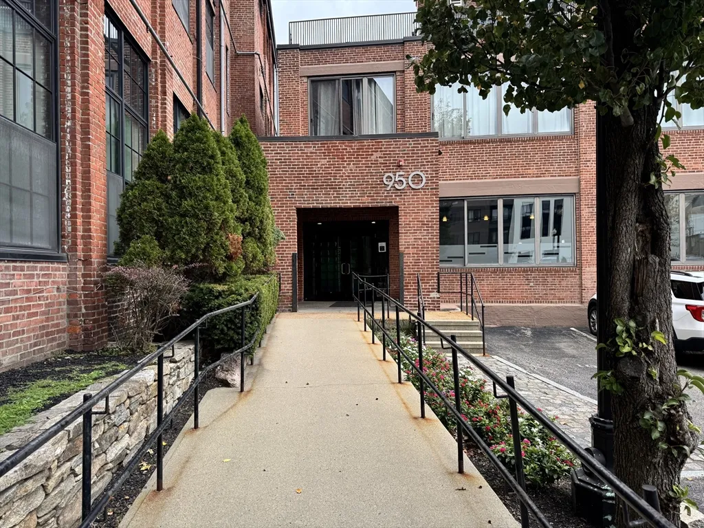 950 Dorchester Ave, Dorchester