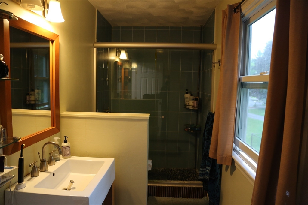 45 Winterberry Way, Bedford