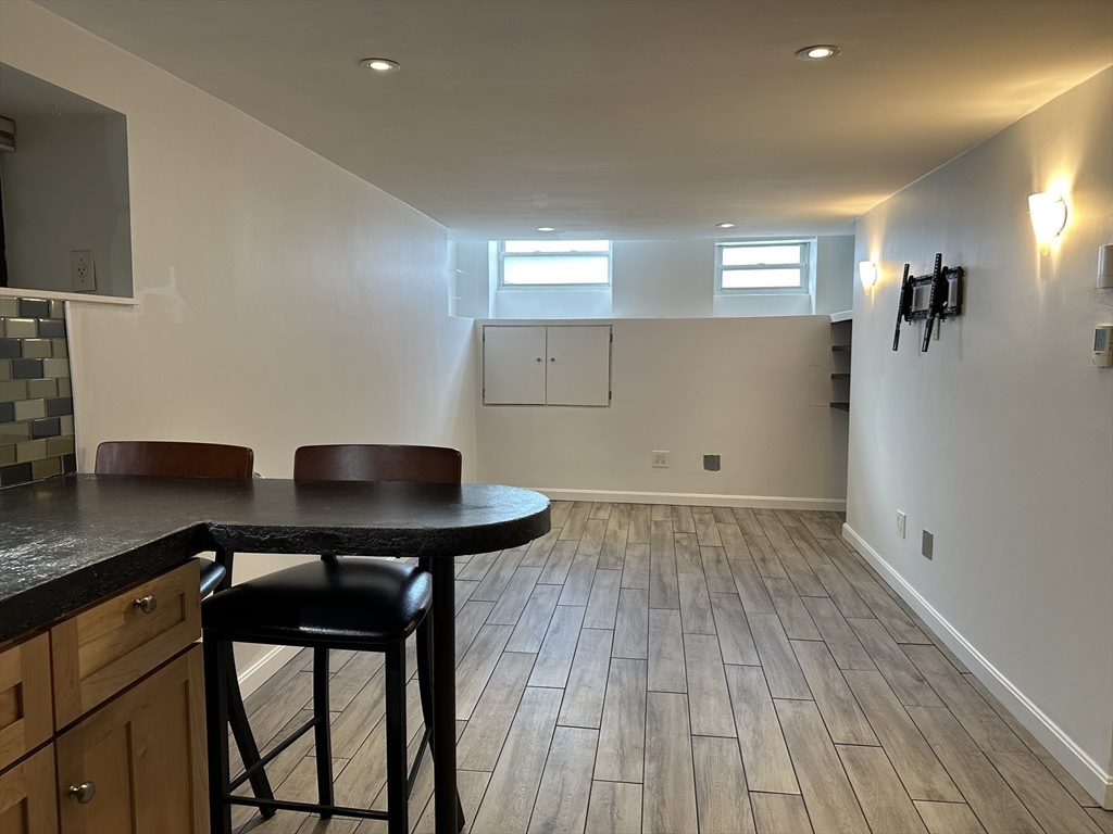 92 Green St, Charlestown