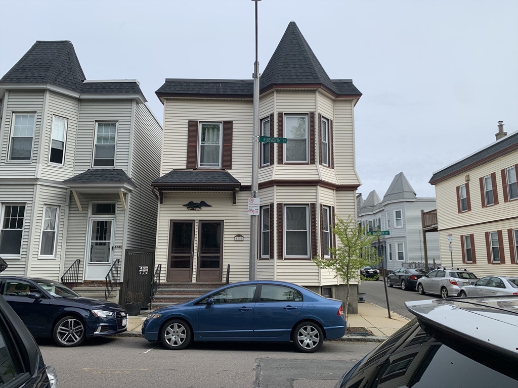 686 East 7th St, South Boston