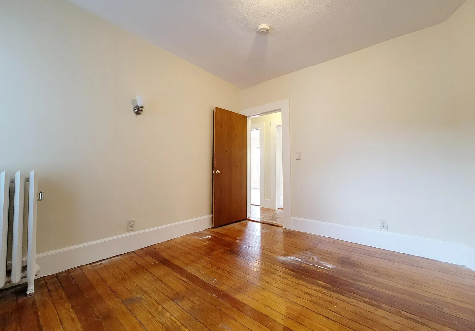 132 1/2 Oxford St, Baldwin