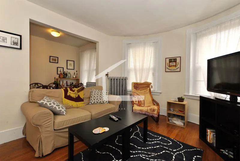 32 Linden St, Central Village