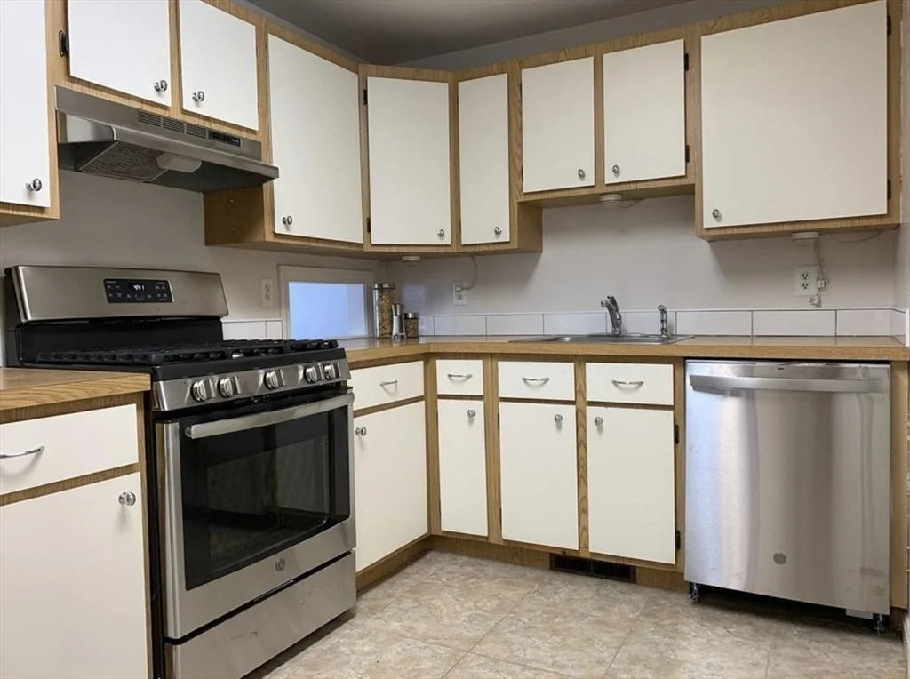 45 Kennedy Dr, North Chelmsford