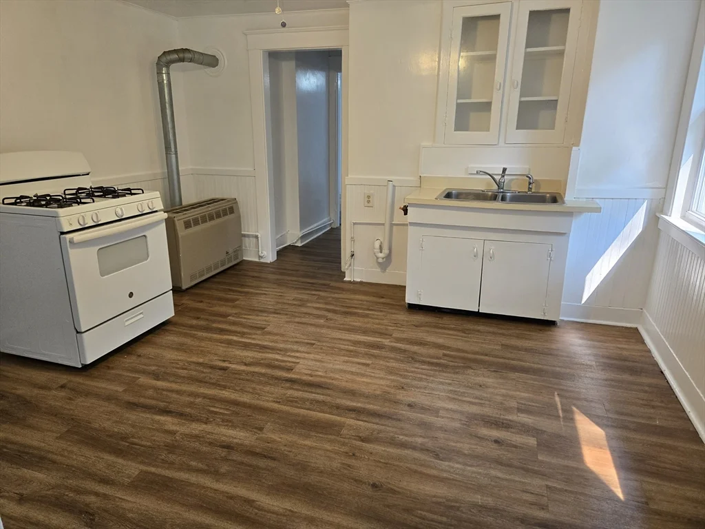 18 Windsor Ct, Southbridge