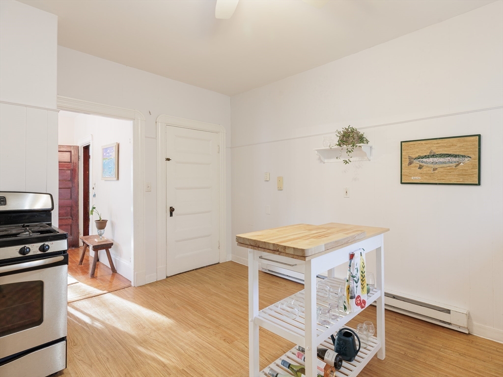 13 Oxford Ave, Belmont