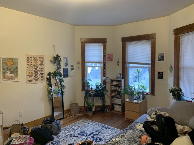 346 Faneuil St, Oak Square