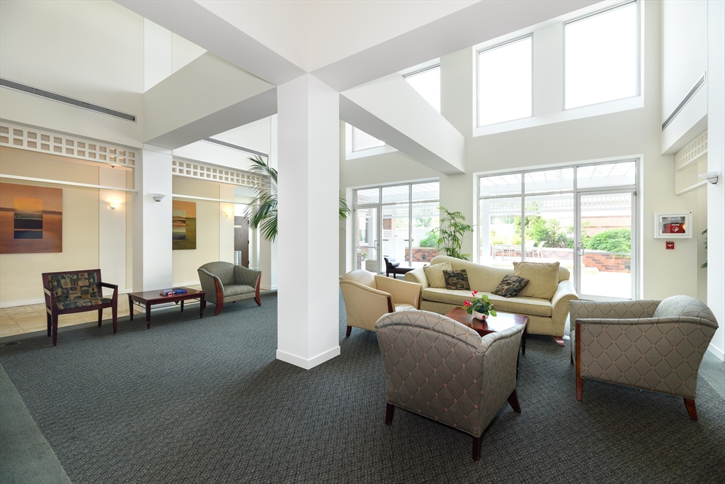 950 Massachusetts Ave, Riverside