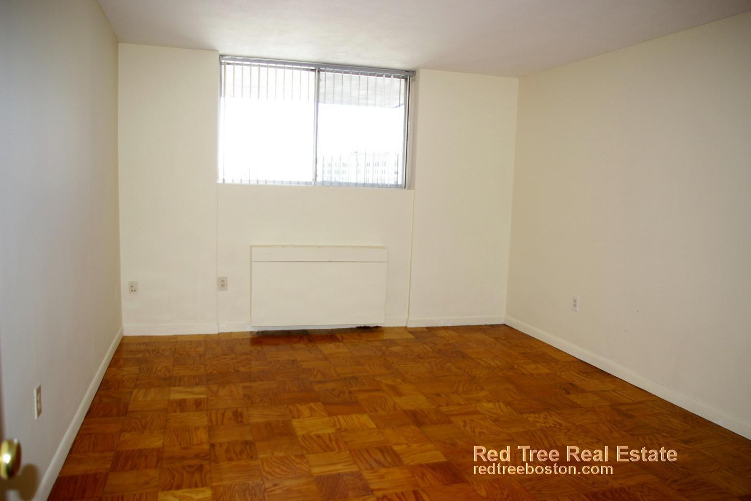 101 Monmouth St, Longwood