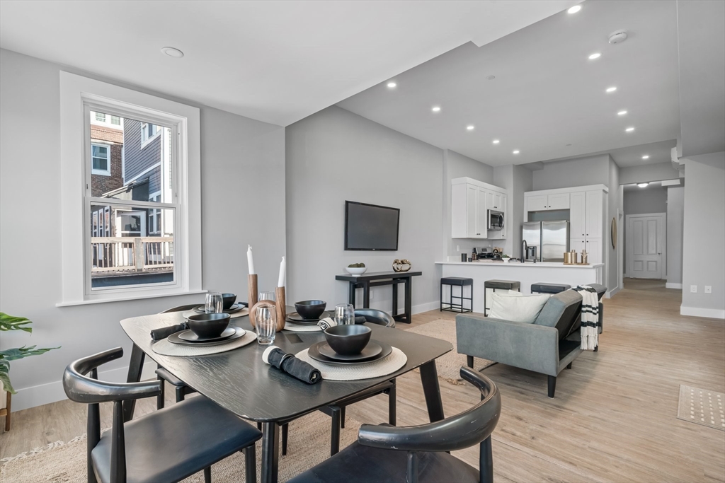 390 Meridian St, Central Square