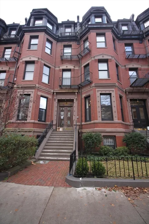 277 Beacon St, Back Bay