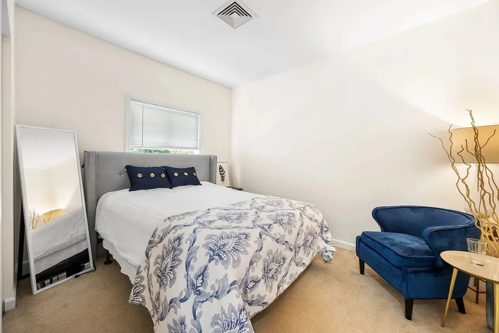 49 Cedar St, Roxbury