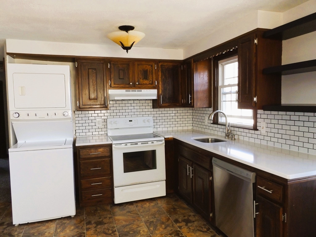 28 Greenwich St, Attleboro