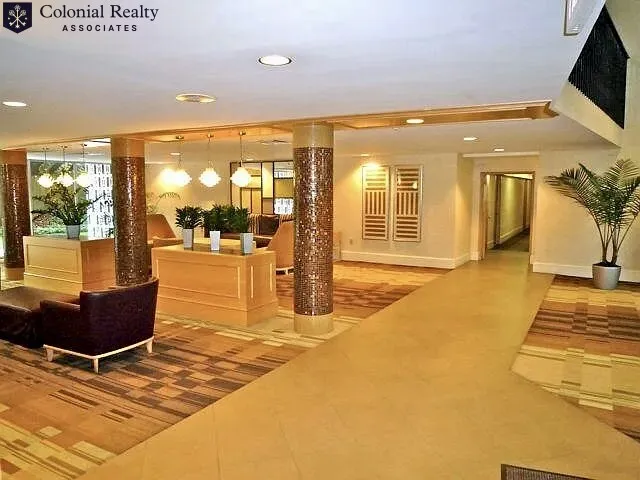 101 Monmouth St, Longwood