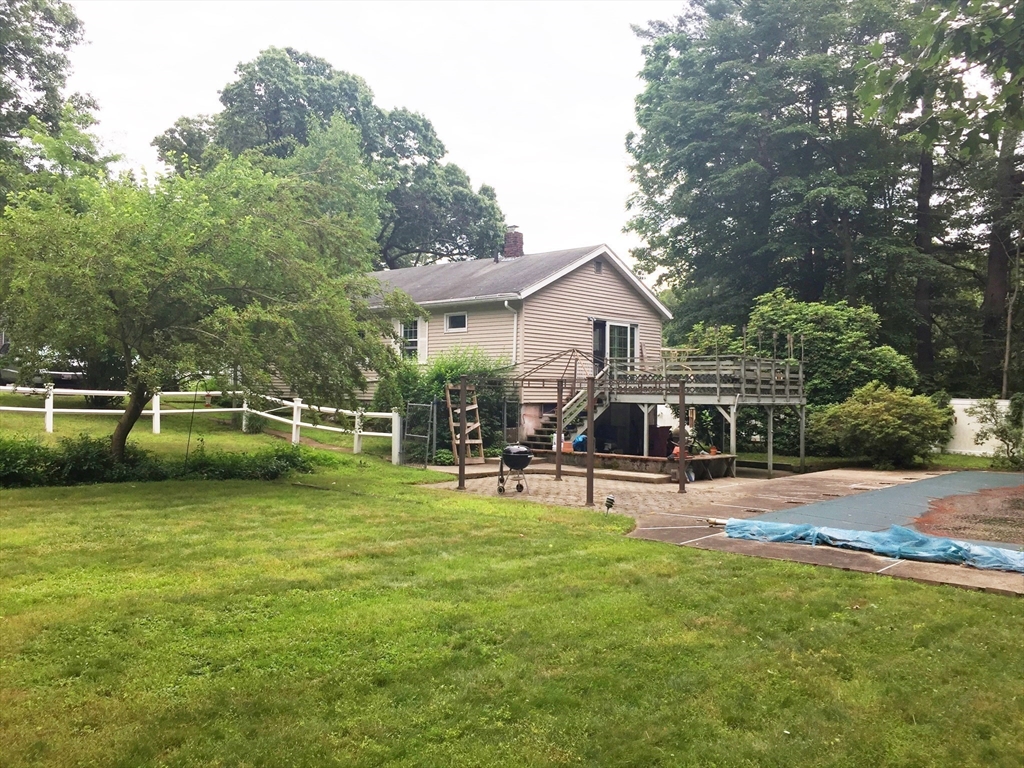 8 Castle Rd, Wayland