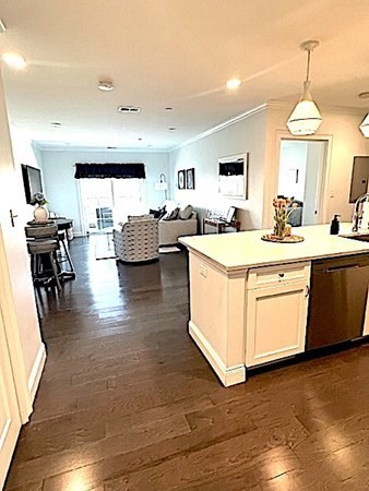 728 E Broadway, Boston