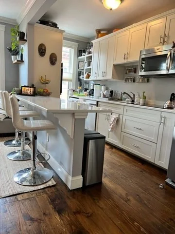 4 Centre Pl, Roxbury