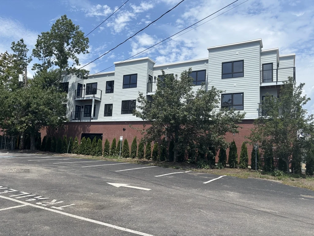 1391 Main St, Walpole