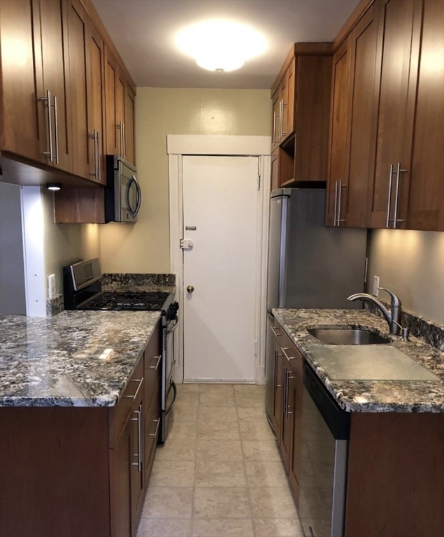 66 Queensberry St, Fenway