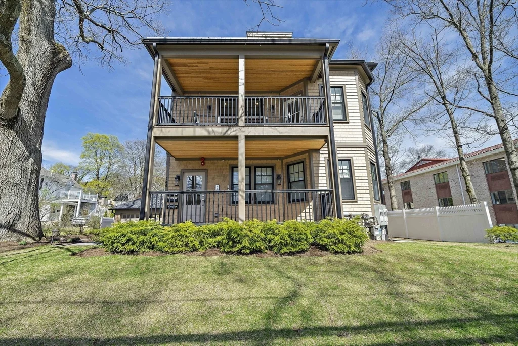 144 Linden St, Wellesley