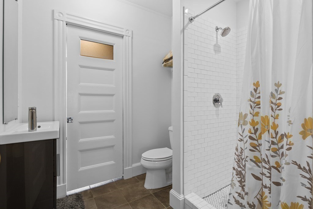 15 Grovenor Rd, Jamaica Plain