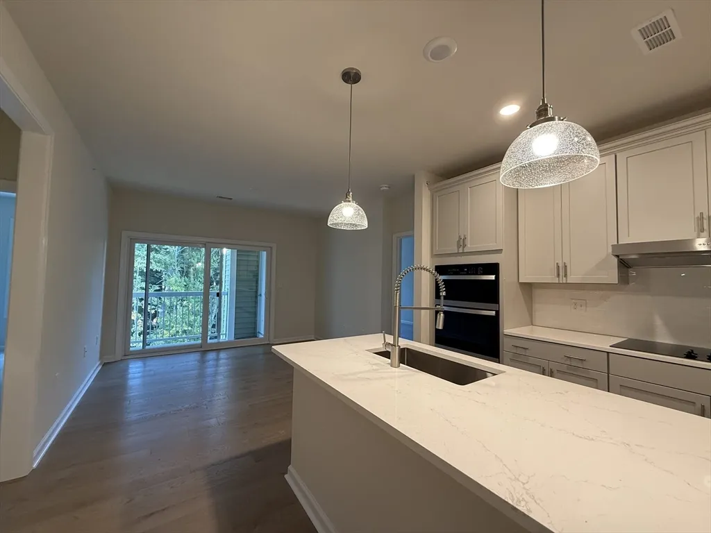 4 Winslow Ln, Grafton