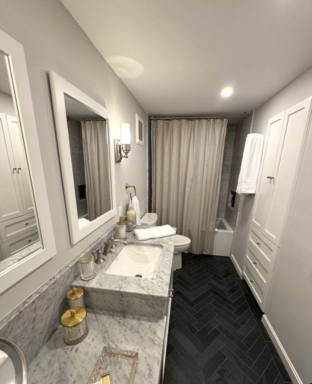 100 Ledgewood Dr, Stoneham