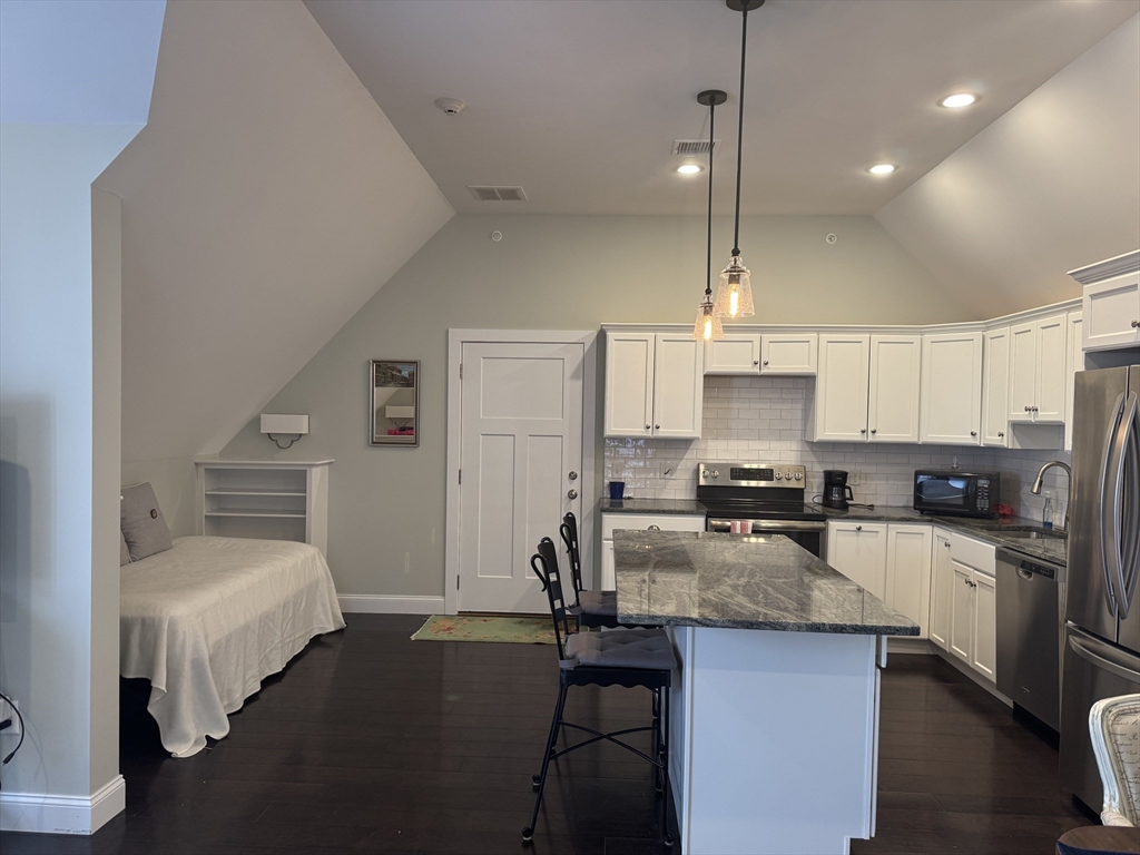 1037 Pleasant St, Bridgewater