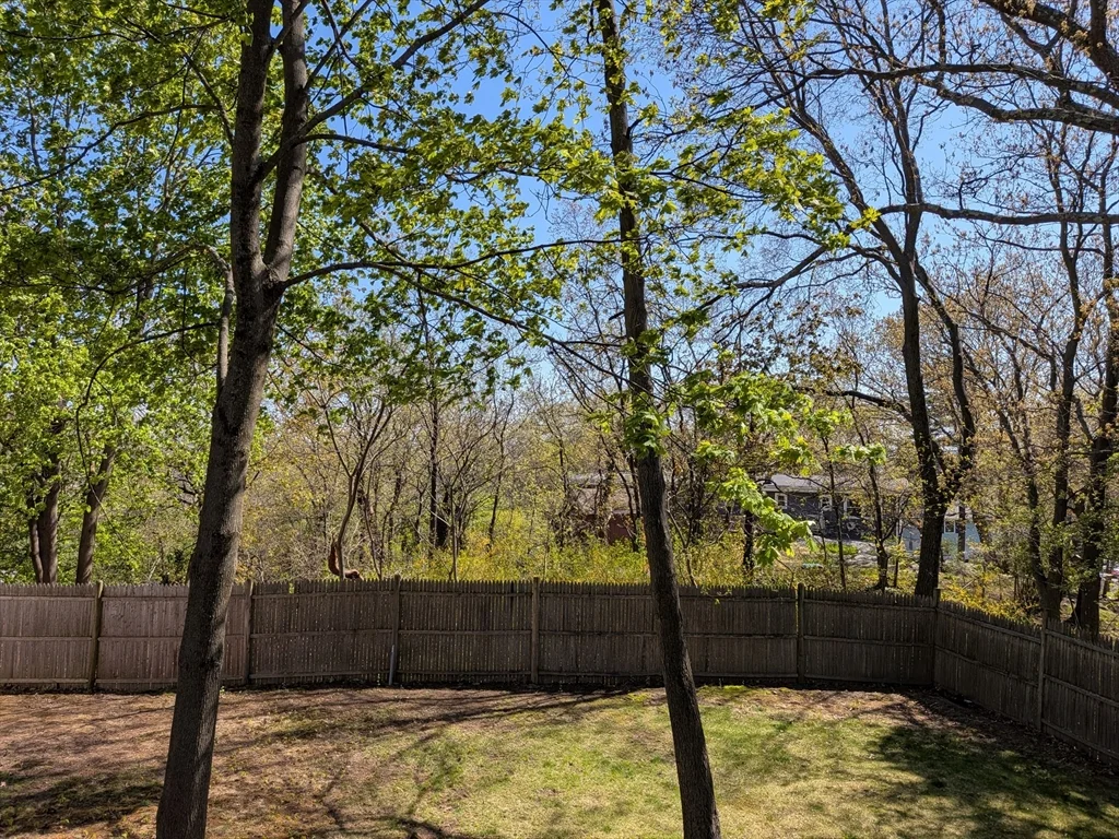 98 Rock Glen Rd, Medford