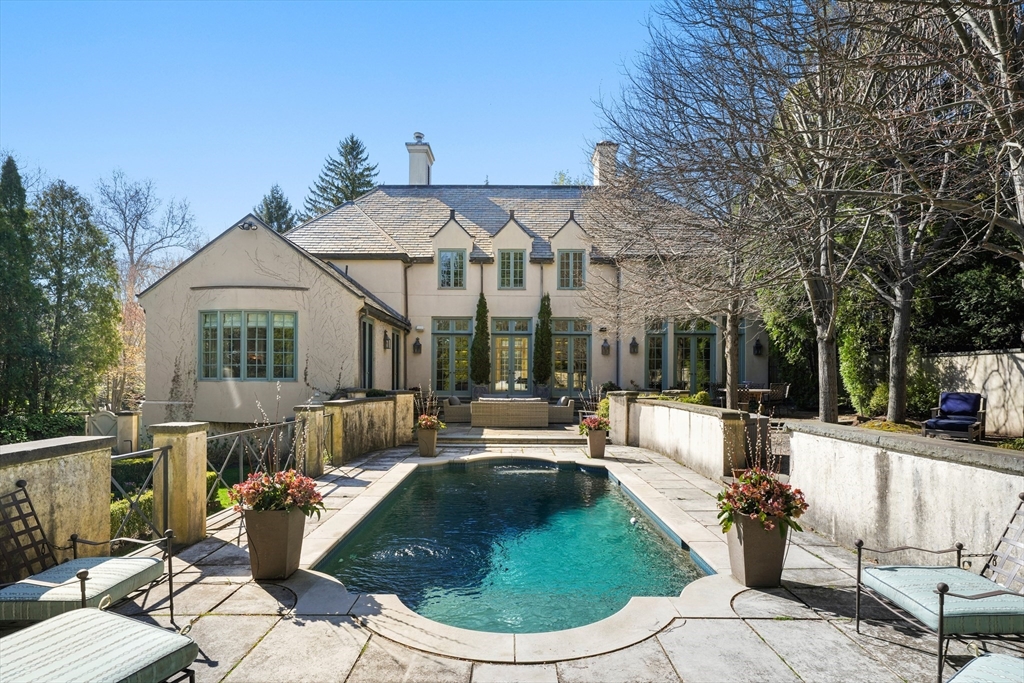 120 Cabot St, Chestnut Hill