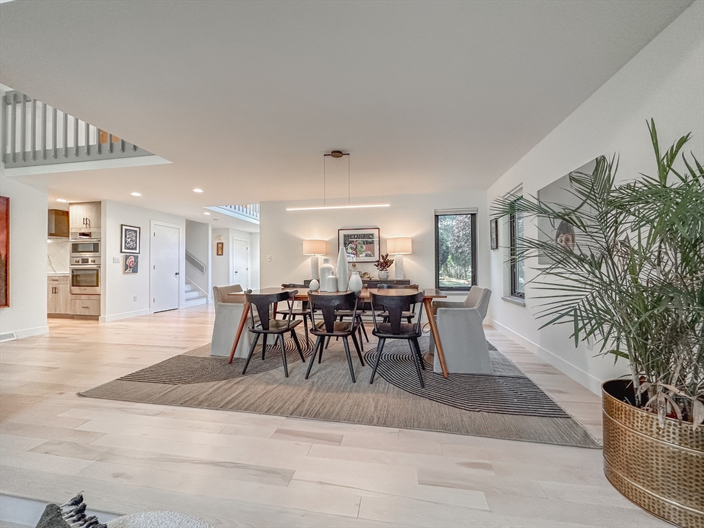 15 Thoreau Dr, Easton