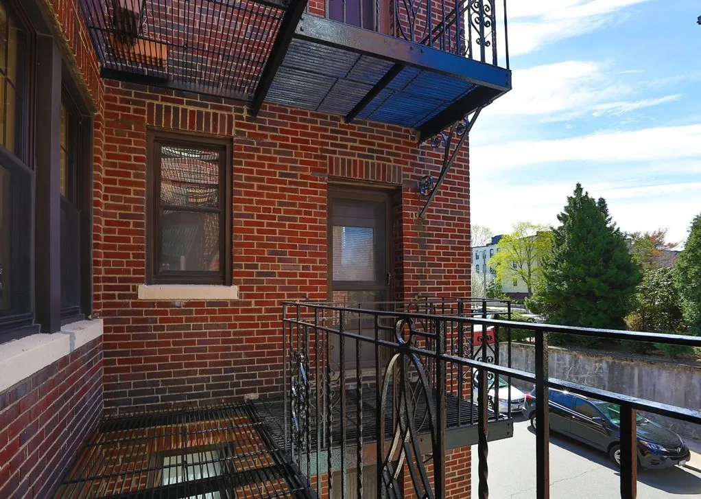 189 Chestnut Hill Ave, Brighton