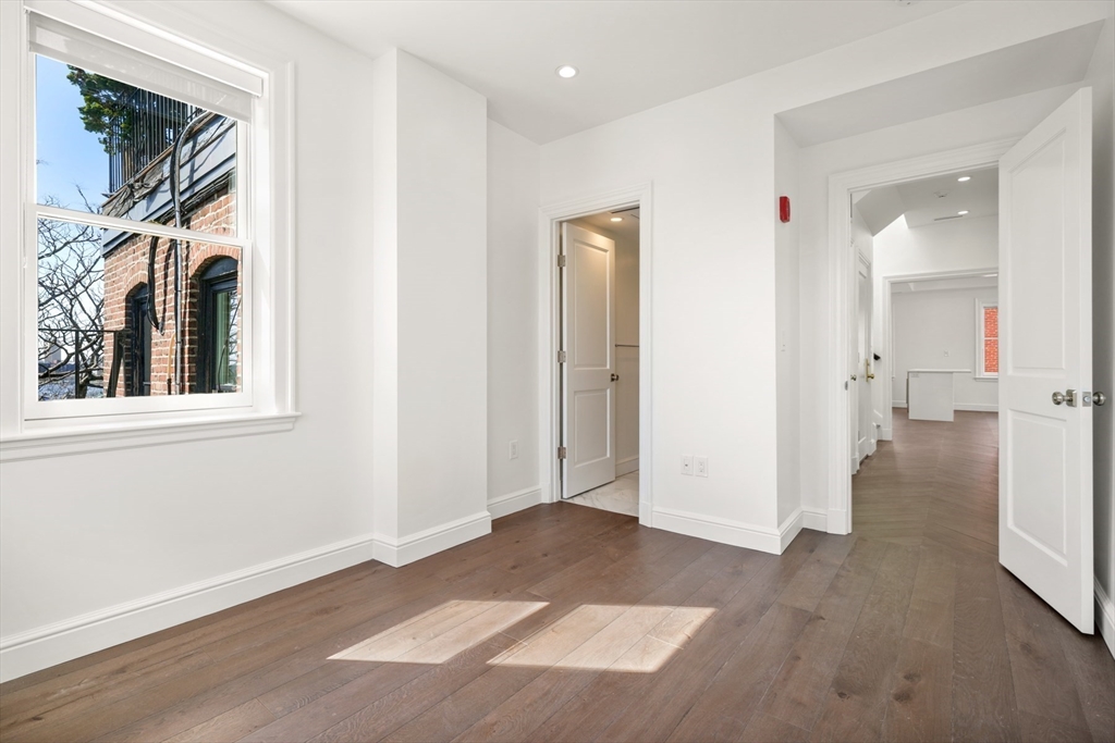 112 Myrtle, Beacon Hill