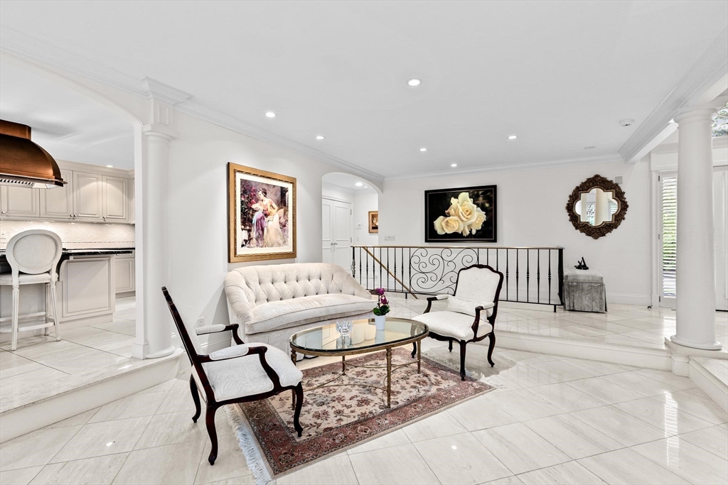 25 Laurus Ln, Newton