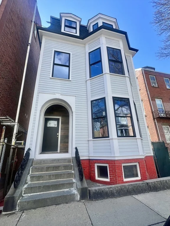 395 W 4th St, South Boston