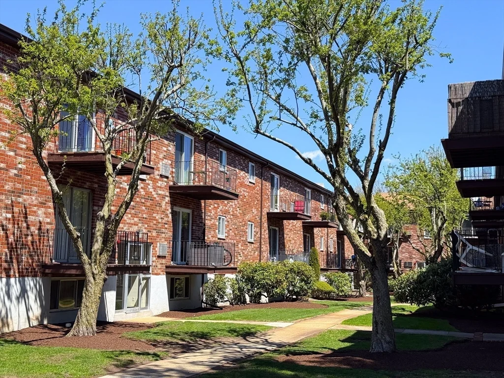 28 Westgate Rd, Chestnut Hill