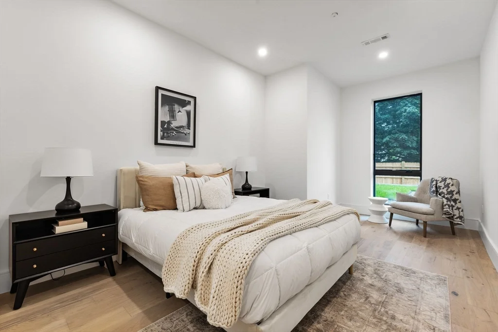 1114 Beacon St, Newton Center